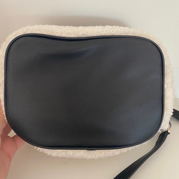 DKNY Tilly Stacked Logo Drawstring Bucket Bag - Picture 4 of 13